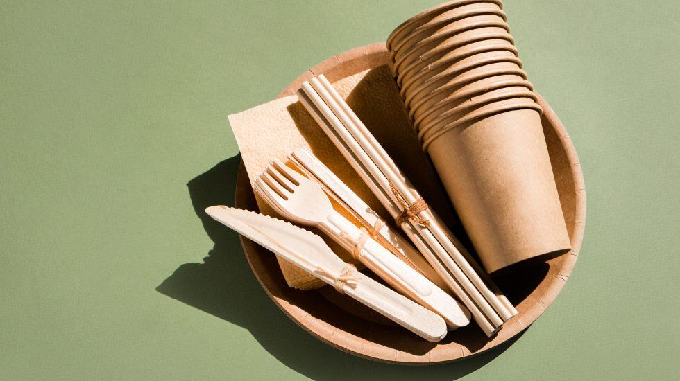 Biodegradable wooden cutlery and cups in eco-friendly packaging, ideal for sustainable travel and picnics, promoting environmental consciousness for eco-minded travellers.