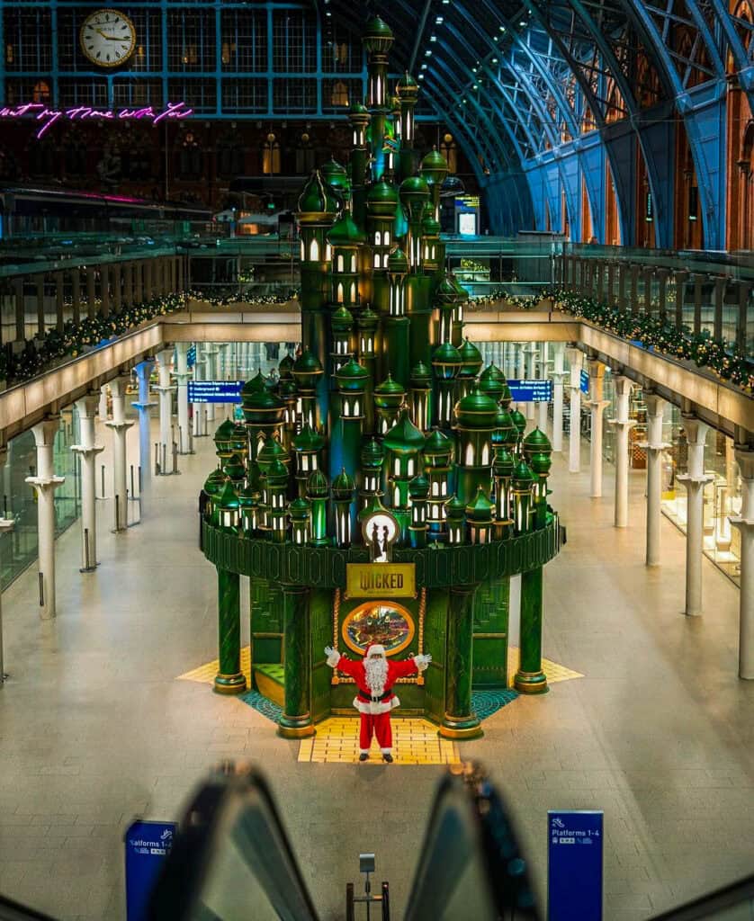 St Pancras Christmas tree 2024, London â Giant illuminated Christmas tree installation inside St Pancras International station.