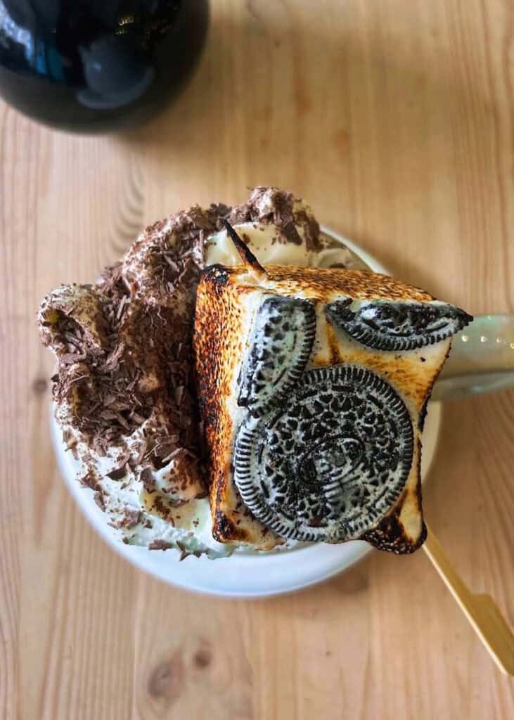 The Marshmallow Lady s’mores hot chocolate, Edinburgh — Bowl of rich hot chocolate with toasted marshmallows and melted chocolate topping.