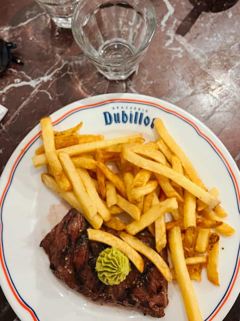 Steak frites at Bistrot du Dublino, Paris — Juicy steak served with golden French fries on a bistro-style plate.