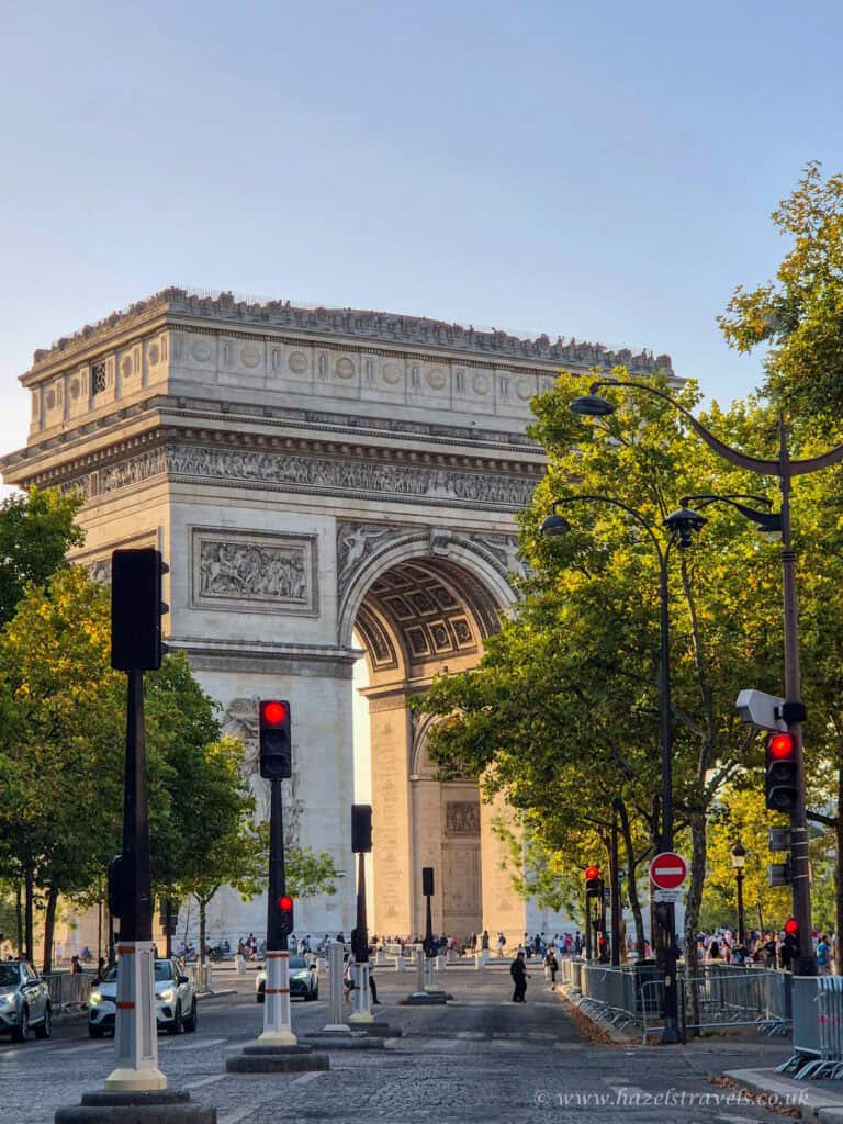 Arc de Triomphe, Paris — The monumental Arc de Triomphe surrounded by trees and traffic.