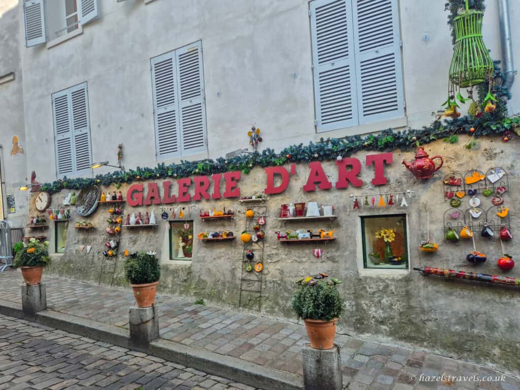 art gallery in Montmartre Paris with flowers and cobbled streets.